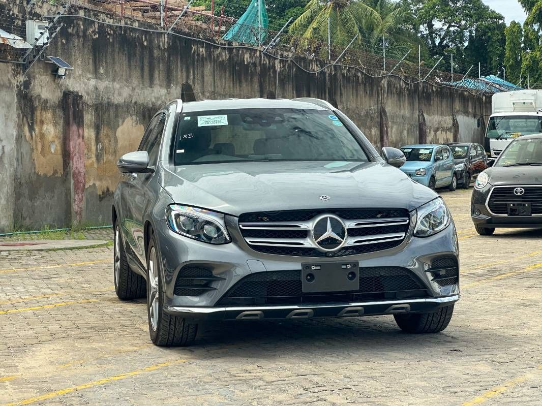 2019 Mercedes-Benz GLC200 in grey, photo 7 of 12, for sale in Kenya (Ref M19-82805)