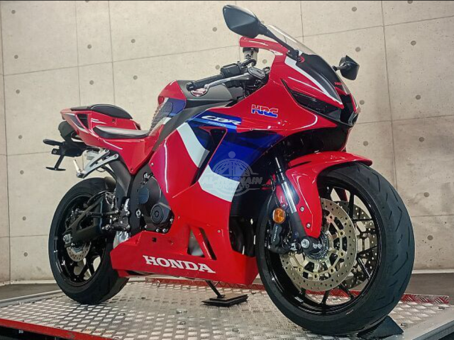 2020 Honda CBR600RR in red & blue, photo 1 of 4, for sale in Kenya (Ref H20-00517)