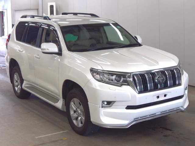 2018 Toyota Prado in pearl, photo 1 of 4, for sale in Kenya (Ref T18-88618)