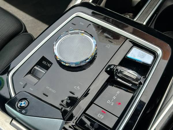 2023 BMW 740i