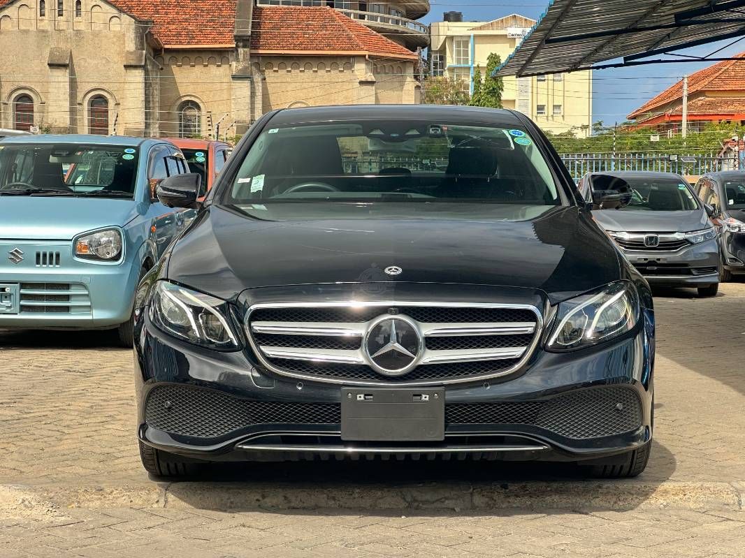 2019 Mercedes-Benz E220 in black, photo 2 of 12, for sale in Kenya (Ref M19-80629)