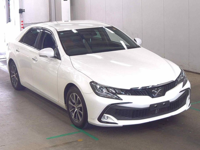 2019 Toyota Mark X in pearl, photo 1 of 3, for sale in Kenya (Ref T19-13346)