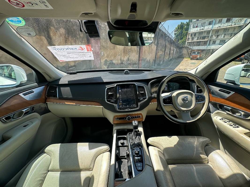 2020 Volvo XC90 in pearl, photo 8 of 13, for sale in Kenya (Ref V20-21499)