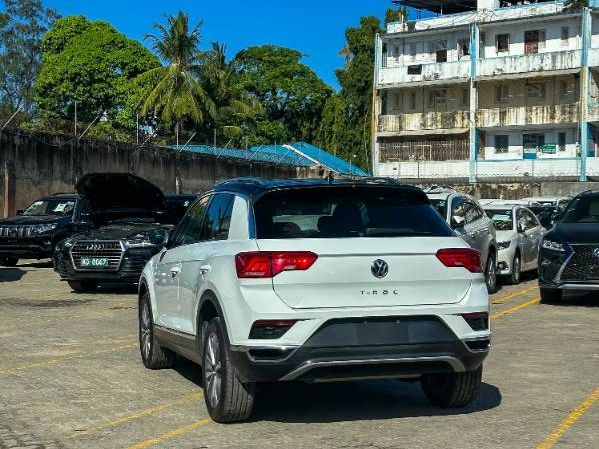 2020 Volkswagen T-Roc in pearl, photo 4 of 13, for sale in Kenya (Ref V20-59899)