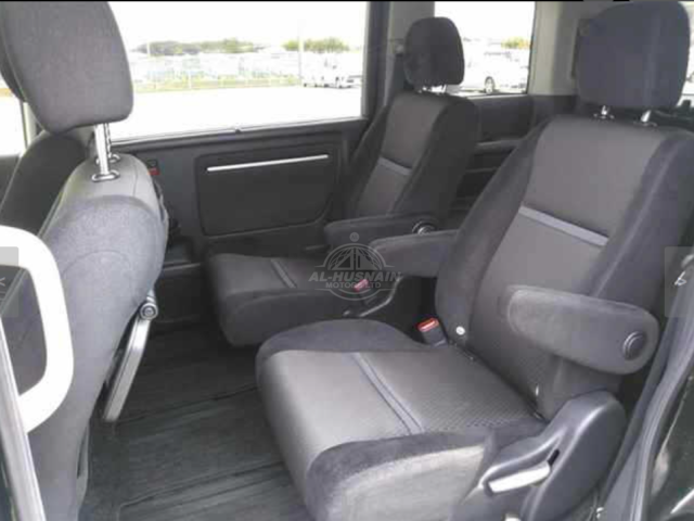 2019 Honda Stepwgn in black, photo 2 of 4, for sale in Kenya (Ref H19-87437)