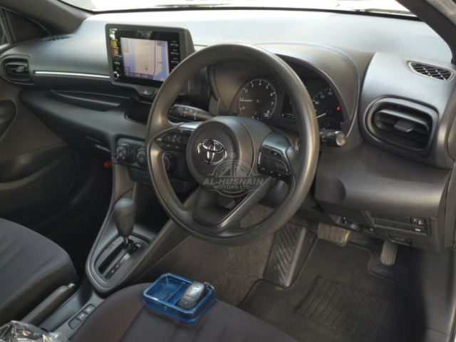 2020 Toyota Yaris in grey, photo 3 of 4, for sale in Kenya (Ref T20-07152)
