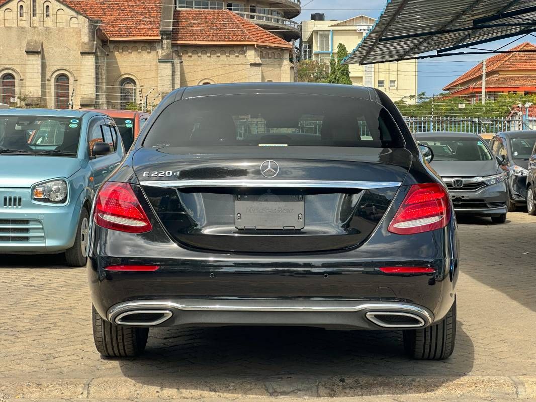 2019 Mercedes-Benz E220 in black, photo 5 of 12, for sale in Kenya (Ref M19-80629)