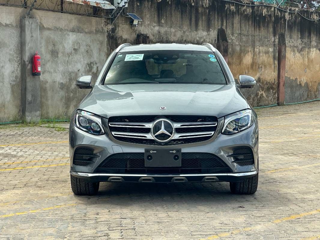 2019 Mercedes-Benz GLC200 in grey, photo 2 of 12, for sale in Kenya (Ref M19-82805)