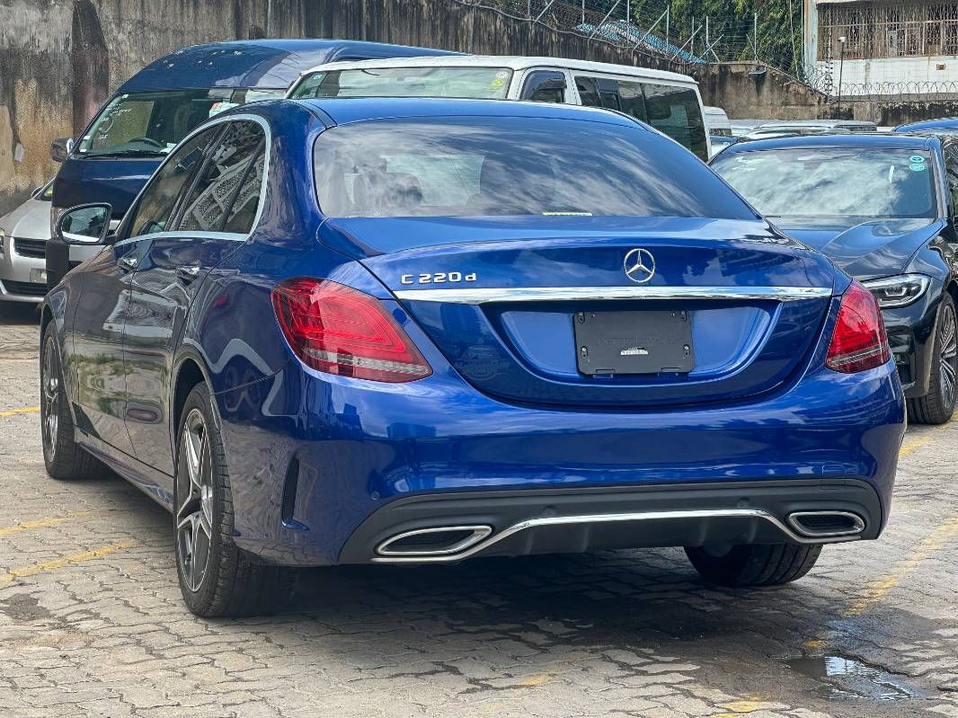 2019 Mercedes-Benz C220 in blue, photo 4 of 12, for sale in Kenya (Ref M19-05819)