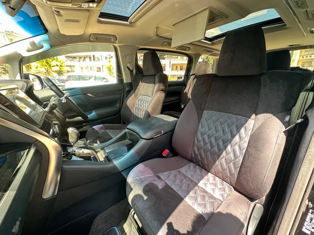 2019 Toyota Alphard in black, photo 10 of 13, for sale in Kenya (Ref T19-78465)