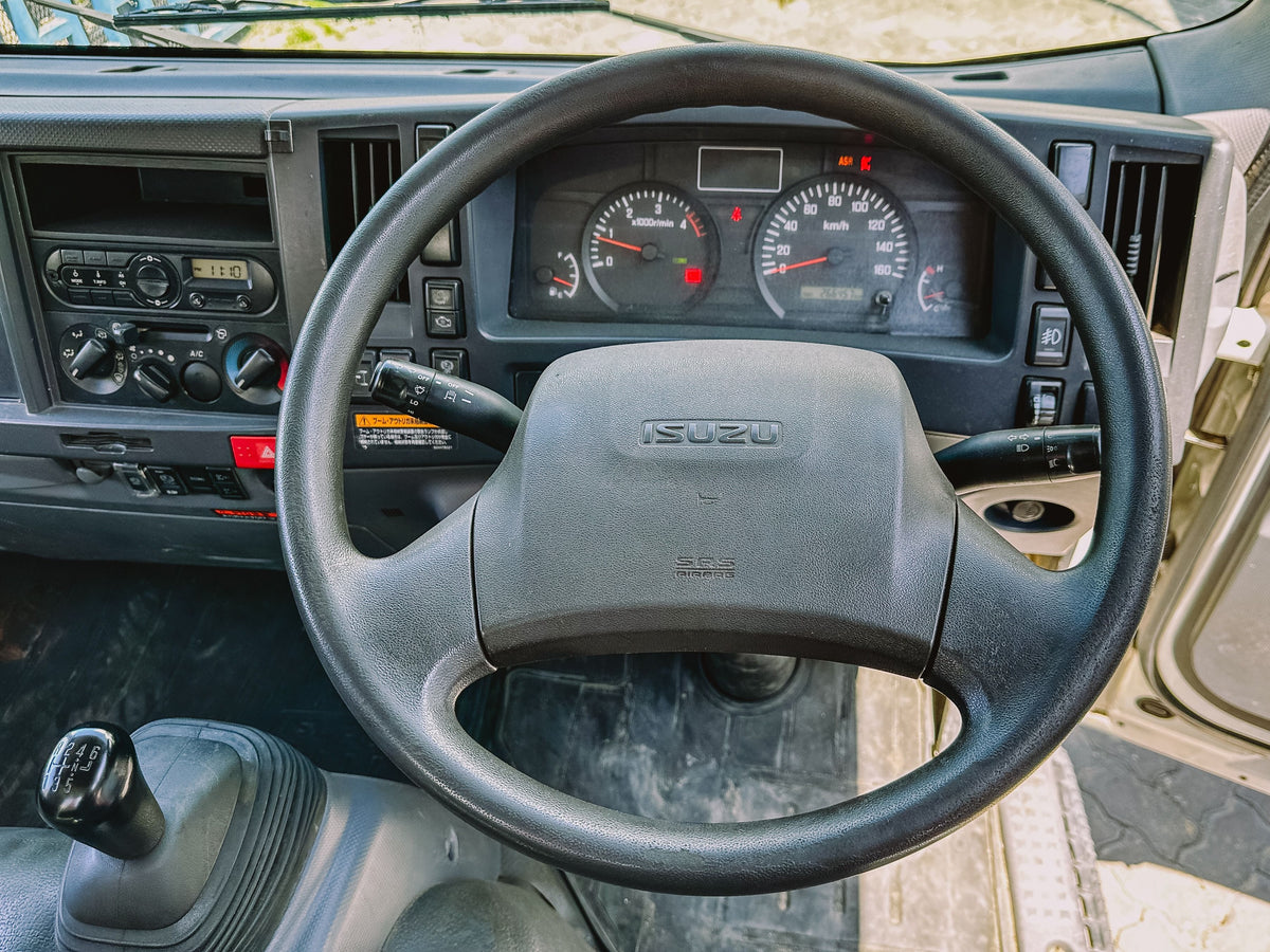 2018 Isuzu Elf