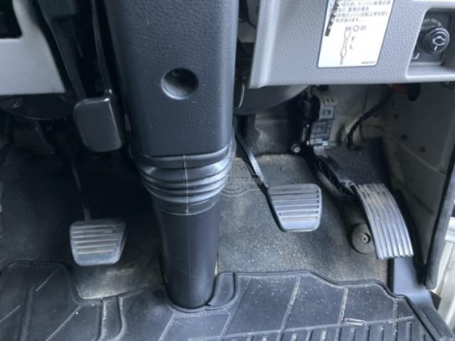 2019 Mitsubishi Fuso Canter in white, photo 2 of 4, for sale in Kenya (Ref M19-62370)