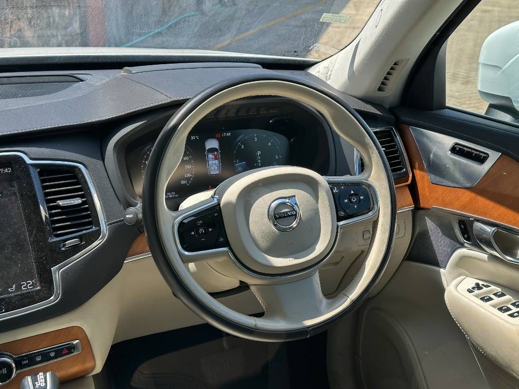 2020 Volvo XC90 in pearl, photo 9 of 13, for sale in Kenya (Ref V20-21499)