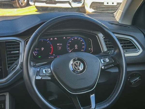 2020 Volkswagen T-Roc in pearl, photo 9 of 13, for sale in Kenya (Ref V20-59899)