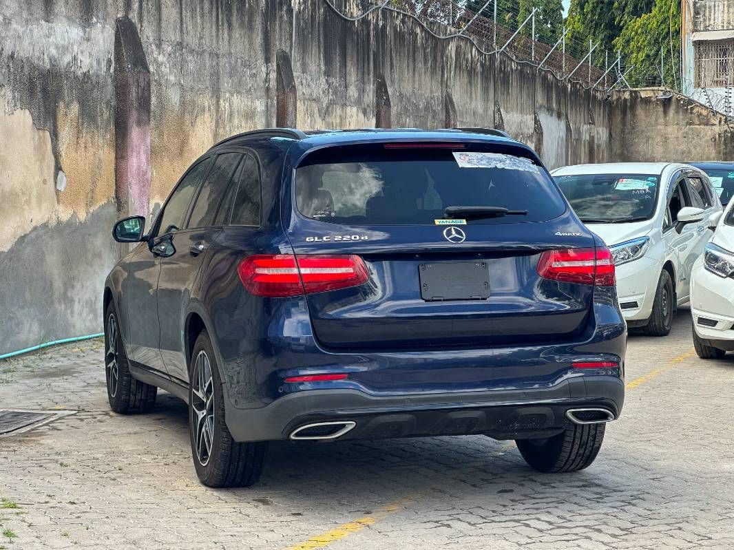 2019 Mercedes-Benz GLC220 in blue, photo 4 of 12, for sale in Kenya (Ref M19-35675)