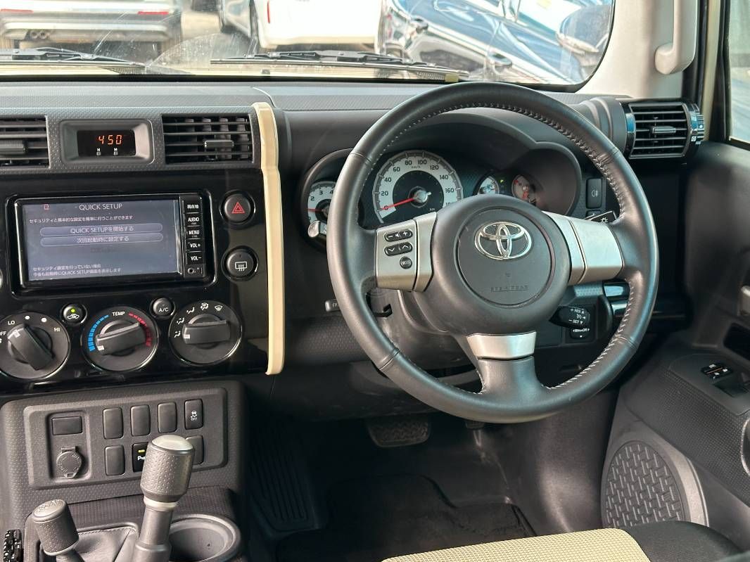 2018 Toyota Fjcrusier in beige, photo 7 of 11, for sale in Kenya (Ref T18-37728)