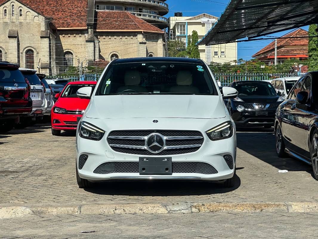 2019 Mercedes-Benz B200 in white, photo 2 of 13, for sale in Kenya (Ref M19-77376)