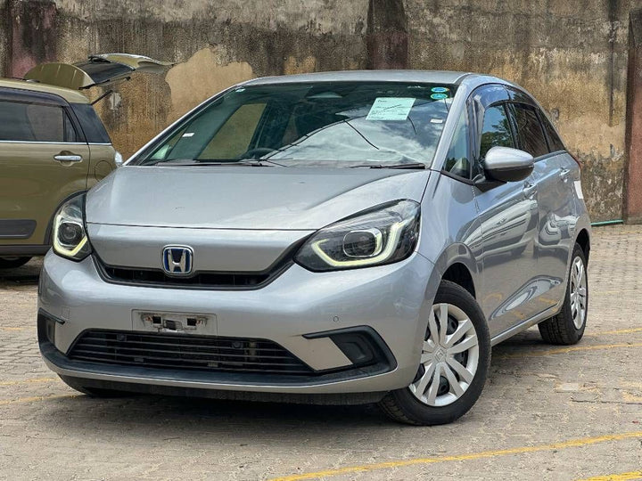 2020 Honda Fit in silver, photo 1 of 12, for sale in Kenya (Ref H20-17234)