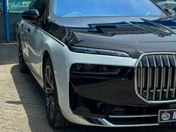 2023 BMW 740i