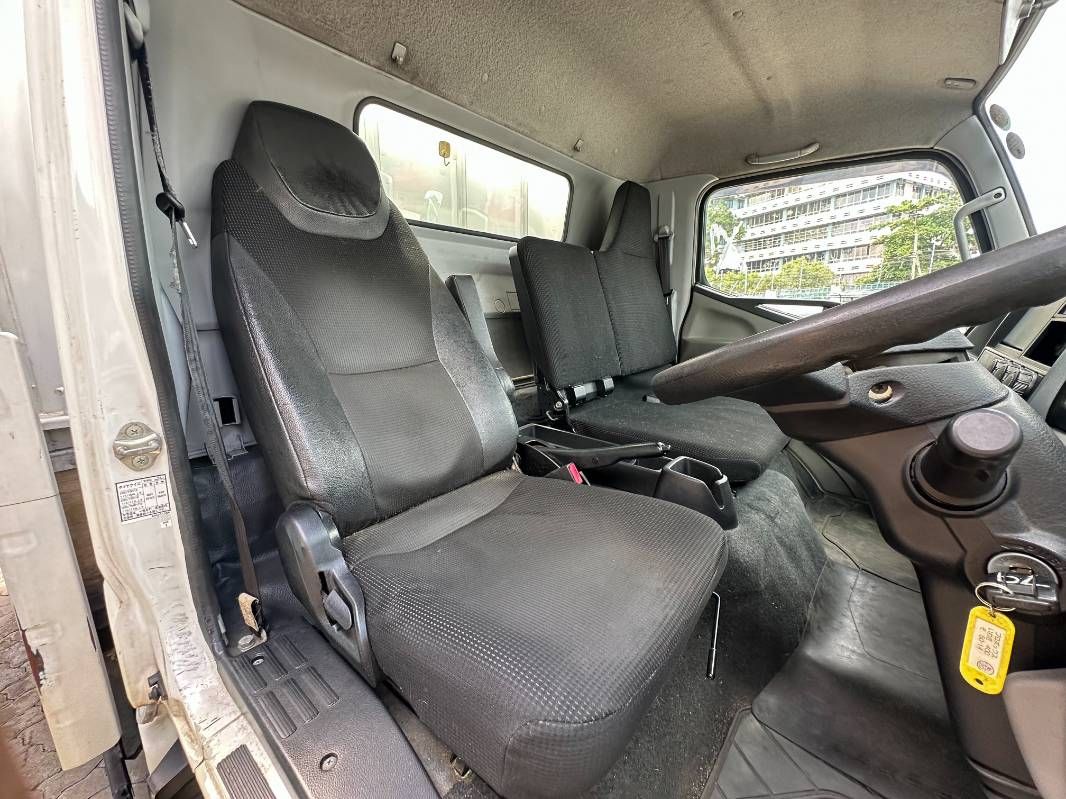2019 Mitsubishi Fuso Canter in white, photo 9 of 10, for sale in Kenya (Ref M19-73911)