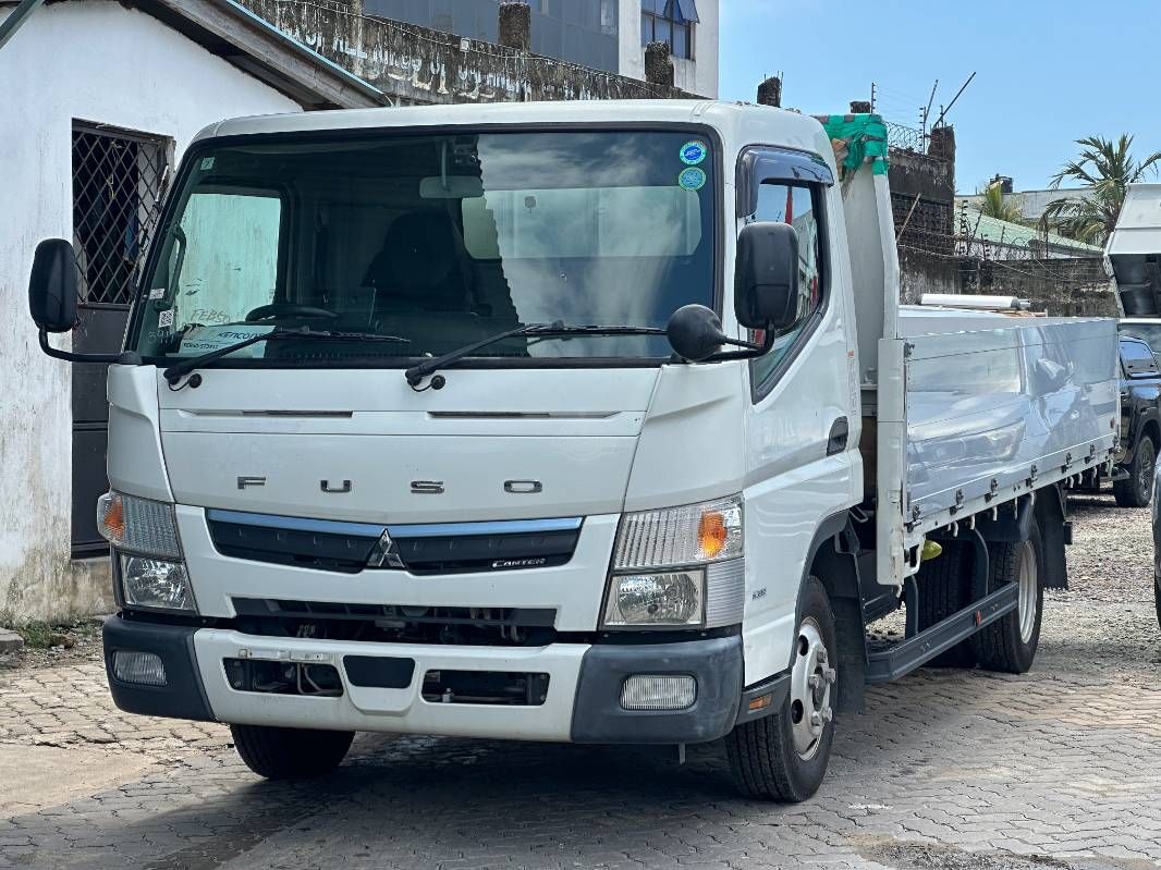 2019 Mitsubishi Fuso Canter in white, photo 3 of 10, for sale in Kenya (Ref M19-73911)