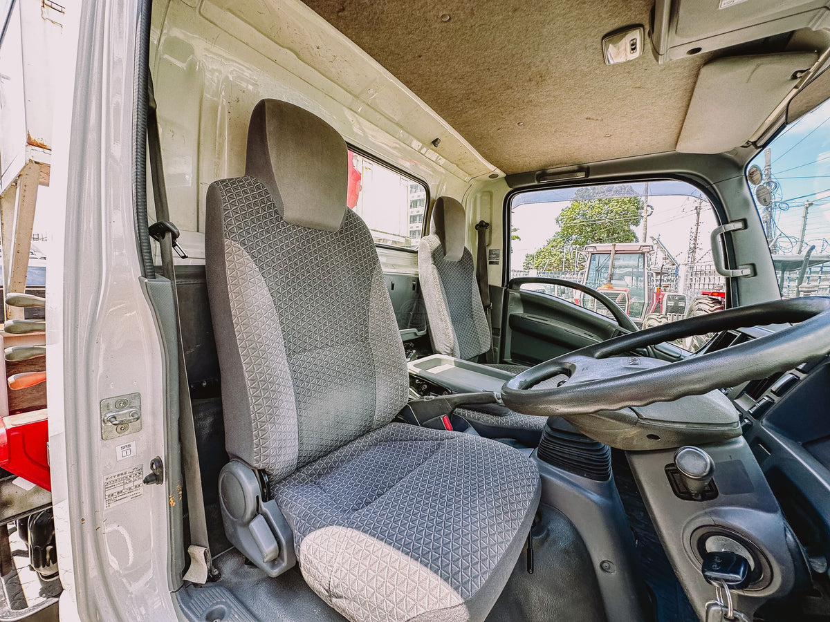 2018 Isuzu Elf