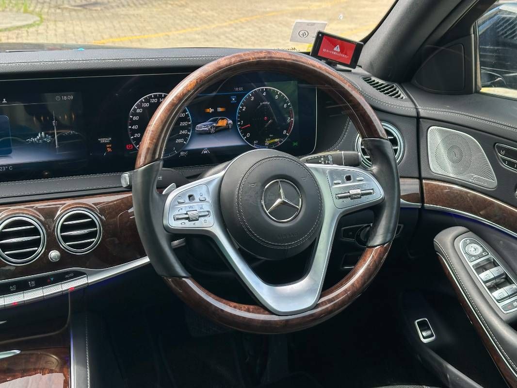 2019 Mercedes-Benz S560 in black, photo 9 of 13, for sale in Kenya (Ref M19-11073)