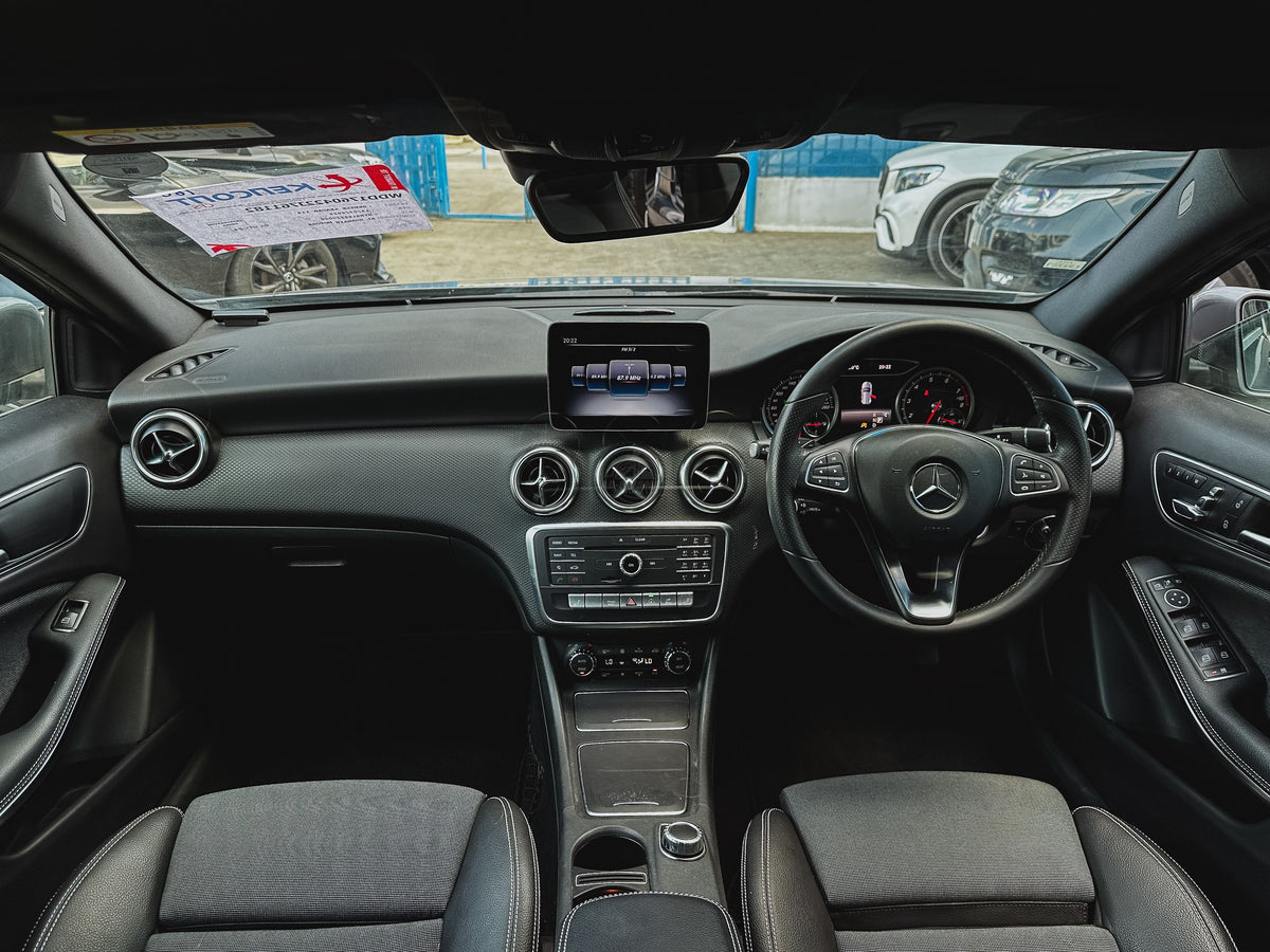 2018 Mercedes-Benz A180 in grey, photo 10 of 12, for sale in Kenya (Ref M18-61182)