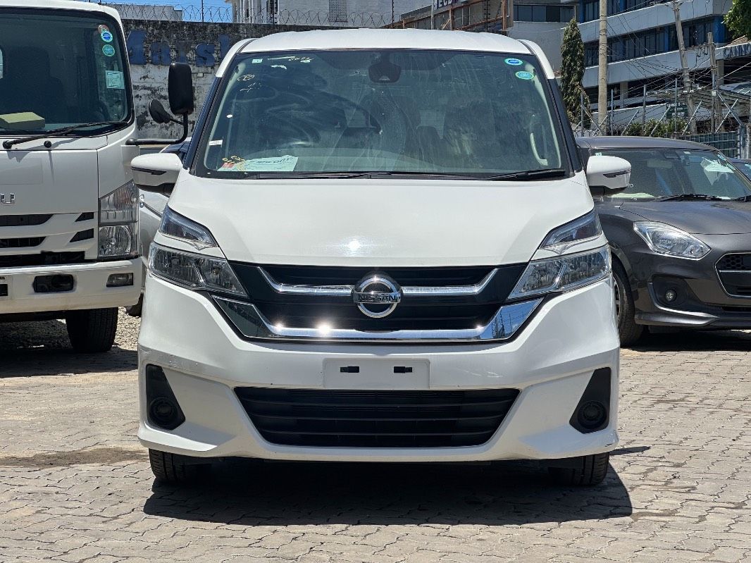 2019 Nissan Serena, photo 1