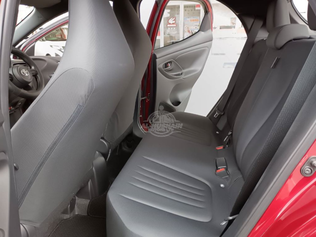 2020 Toyota Yaris in red, photo 2 of 4, for sale in Kenya (Ref T20-19588)