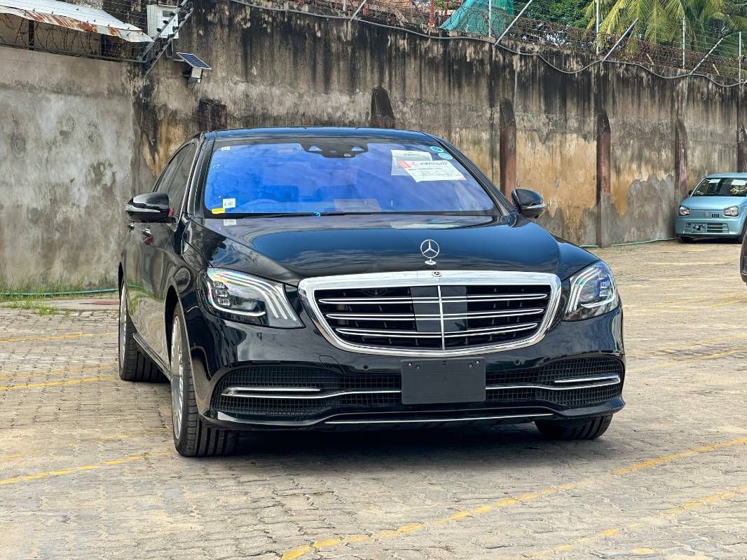 2019 Mercedes-Benz S560 in black, photo 7 of 13, for sale in Kenya (Ref M19-11073)