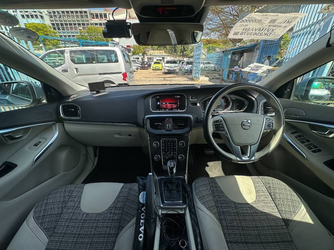 2019 Volvo V40