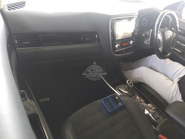 2019 Mitsubishi Outlander in brown, photo 2 of 3, for sale in Kenya (Ref M19-01191)