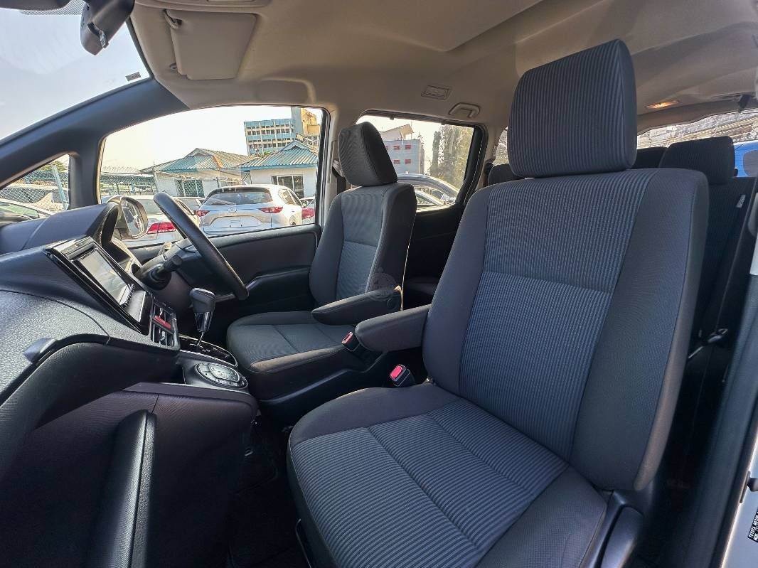 2020 Toyota Voxy