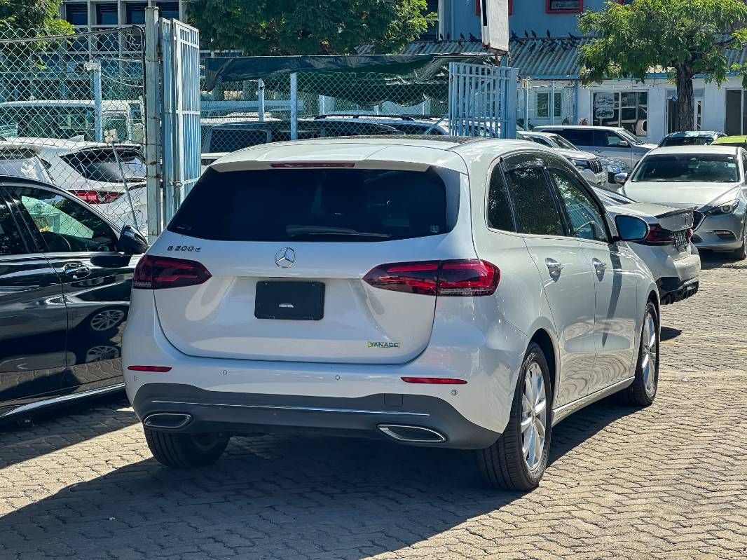 2019 Mercedes-Benz B200 in white, photo 6 of 13, for sale in Kenya (Ref M19-77376)