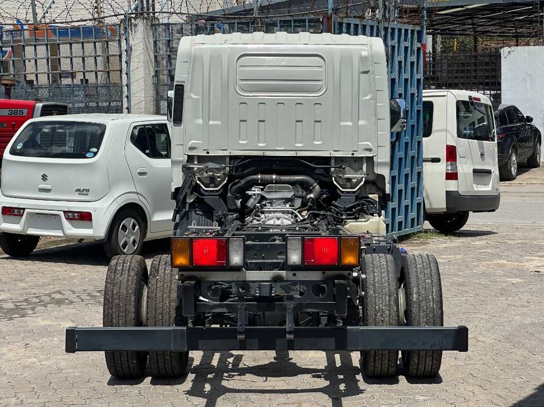 2019 Isuzu Elf