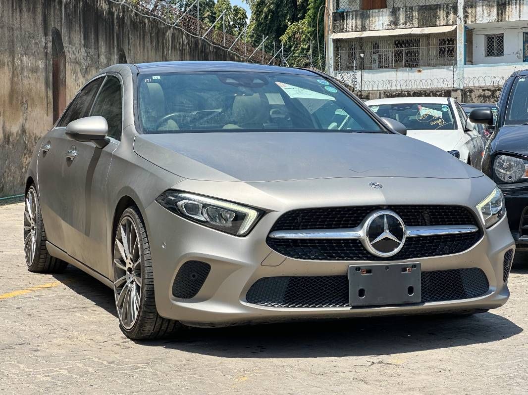 2019 Mercedes-Benz A250 in grey, photo 7 of 12, for sale in Kenya (Ref M19-14481)