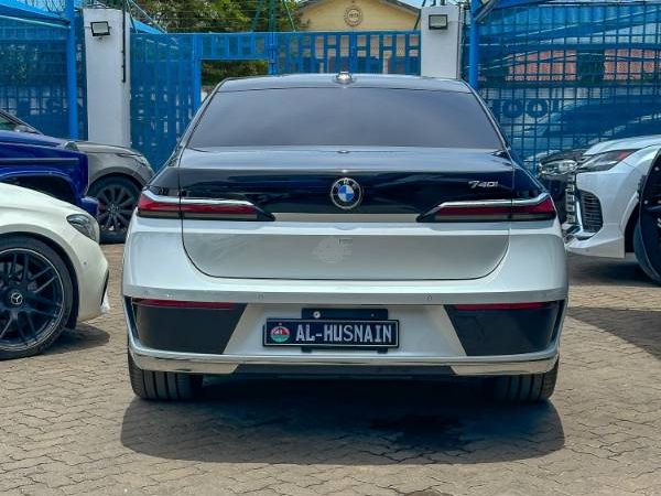 2023 BMW 740i