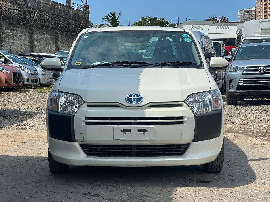 2021 Toyota Probox, photo 1
