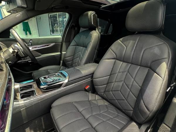 2023 BMW 740i
