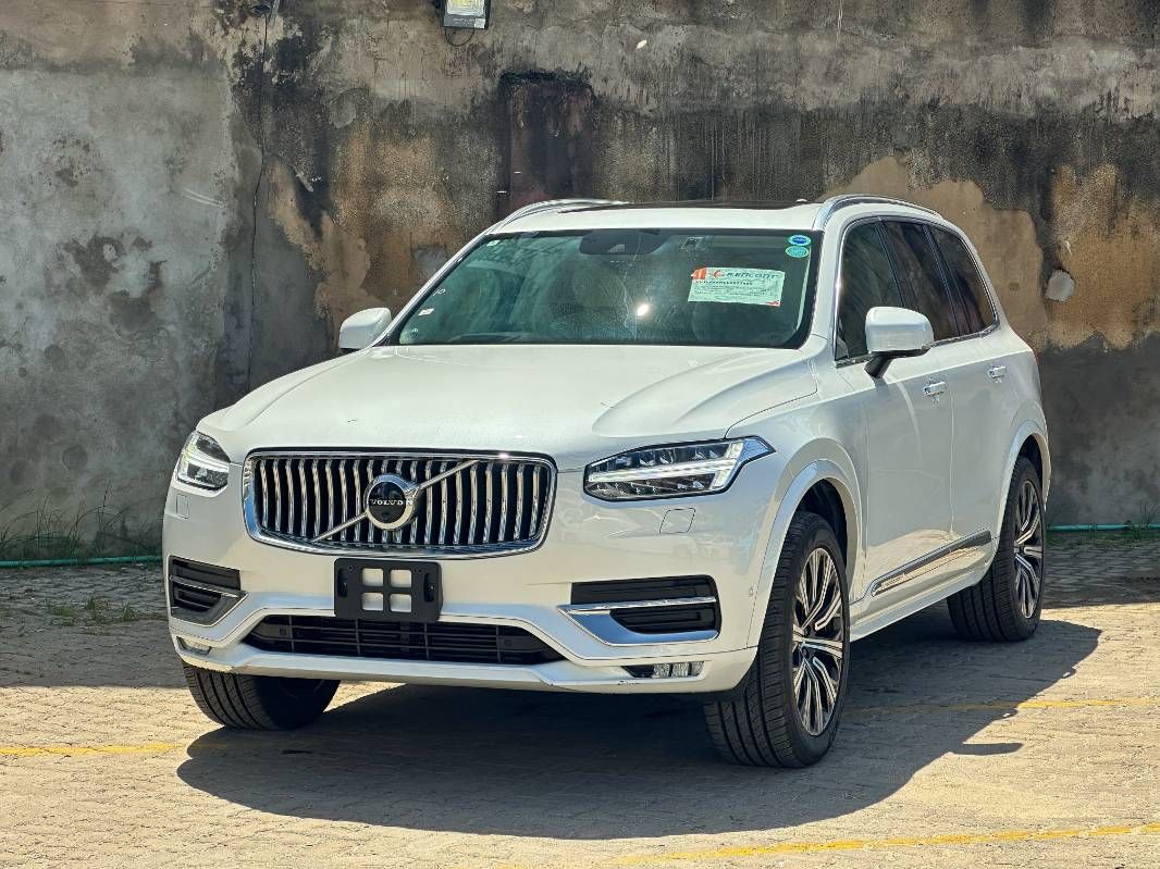2020 Volvo XC90 in pearl, photo 3 of 13, for sale in Kenya (Ref V20-21499)