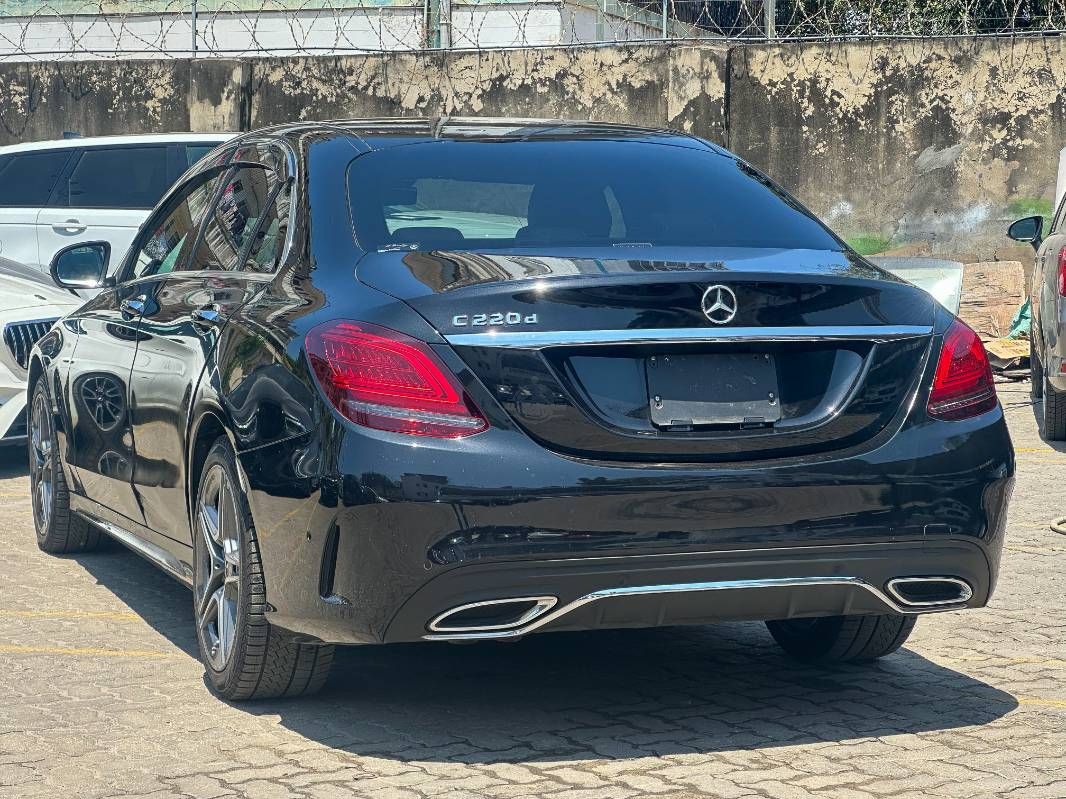 2019 Mercedes-Benz C220 in black, photo 4 of 13, for sale in Kenya (Ref M19-37069)