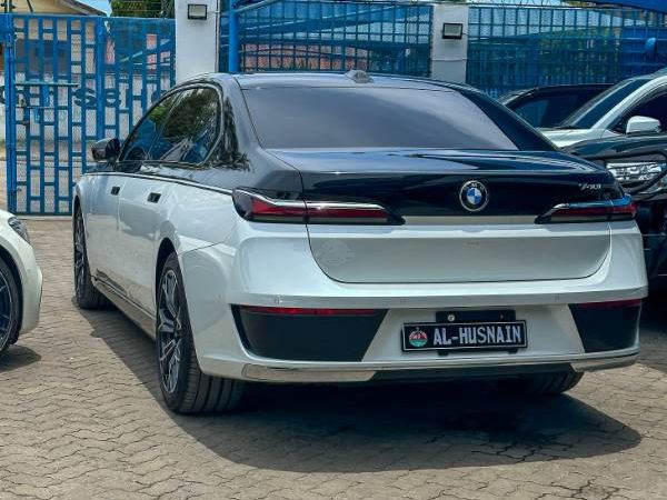 2023 BMW 740i