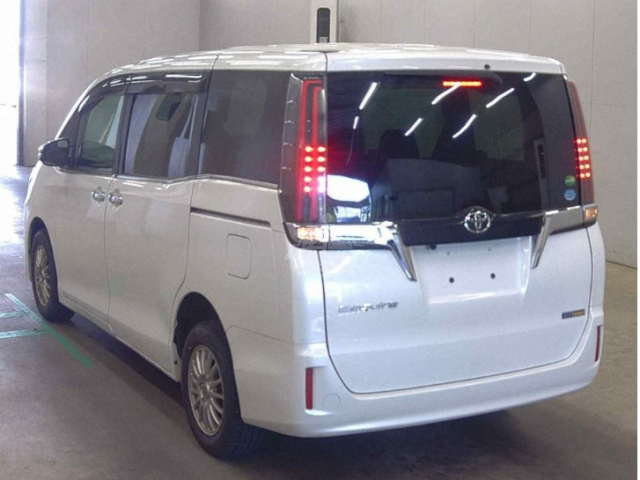 2019 Toyota Esquire in pearl, photo 4 of 4, for sale in Kenya (Ref T19-15570)