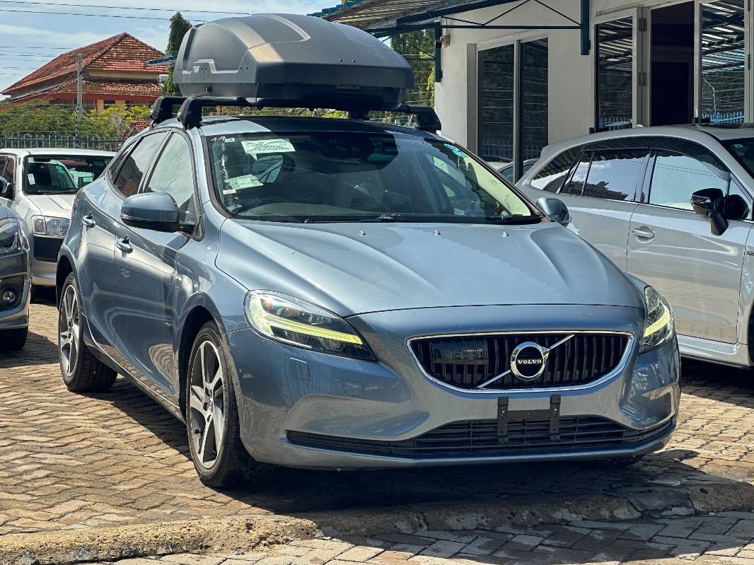 2019 Volvo V40