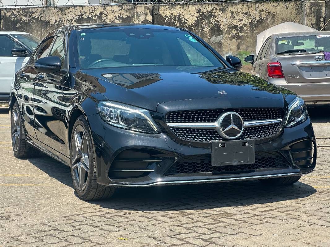 2019 Mercedes-Benz C220 in black, photo 7 of 13, for sale in Kenya (Ref M19-37069)