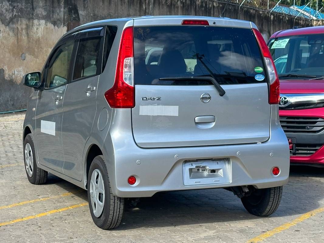 2019 Nissan Dayz in silver, photo 4 of 12, for sale in Kenya (Ref N19-47041)