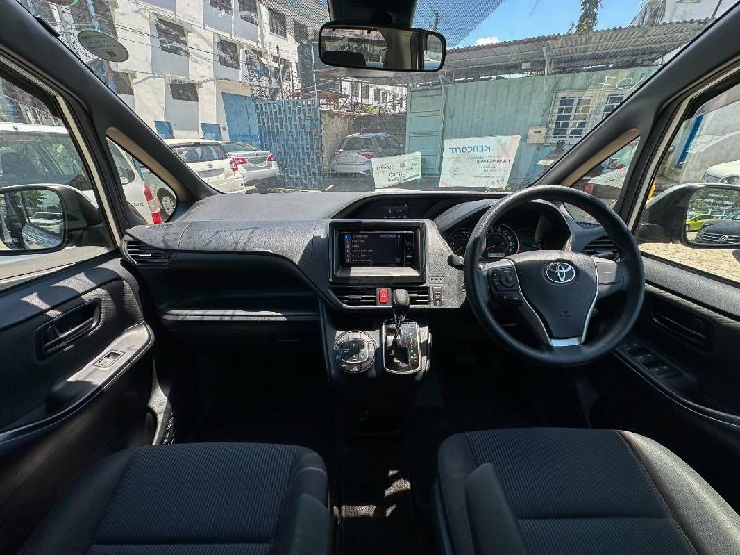 2019 Toyota Noah in silver, photo 8 of 13, for sale in Kenya (Ref T19-33848)