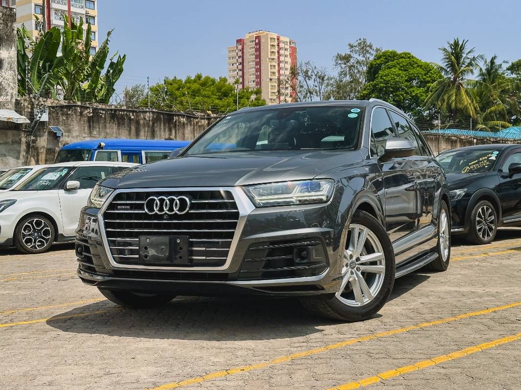 2018 Audi Q7 in grey, photo 1 of 20, for sale in Kenya (Ref A18-28170)