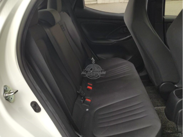 2020 Toyota Yaris in pearl, photo 2 of 4, for sale in Kenya (Ref T20-12016)